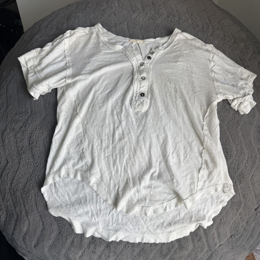 We The Free Women’s Henley Top White Short Sleeve Raw Hem Boho Small - Picture 2 of 9